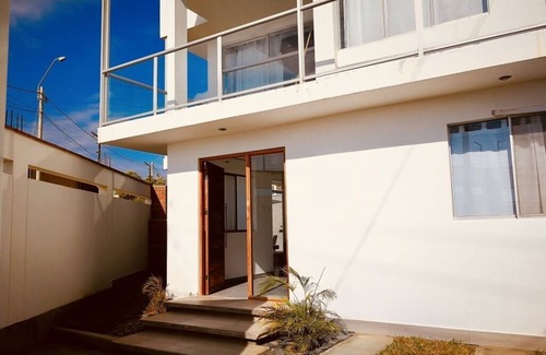 Mancora House | Moderna casa familiar de playa. A solo una cuadra del mar.