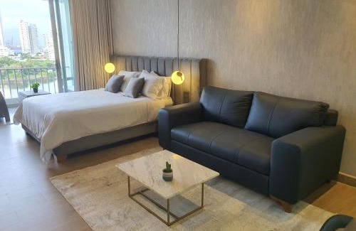 El Laguito Apartment | Moderna suite con balcón y vista al lago y al mar