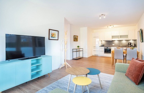 Greetsiel Apartment | Moderne Erdgeschosswohnung am Hafen: Lichtdurchflutetes Wohnen mit Komfort