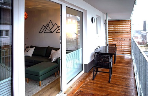 Langewiese Apartment | Moderne Ferienwohnung im Stadtzentrum: 3 Zimmer, Südbalkon und Infrarotkabine fü