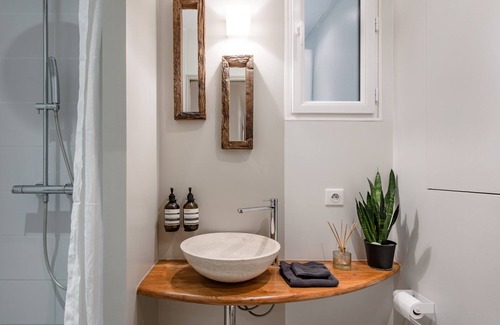 Quartier de l'Ecole-Militaire Apartment | Moderne Flat in Historic Architecture Building