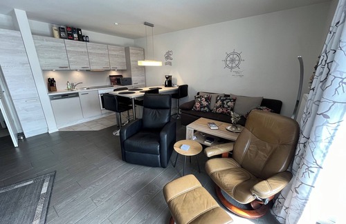 Groemitz Apartment | Moderne, Großzügig Geschnittene Ferienwohnung mit Terrasse in Ruhiger Lage