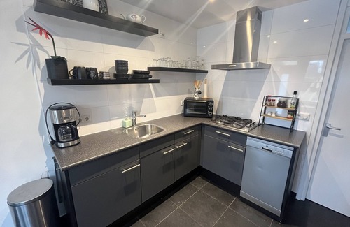 Egmond aan den Hoef Apartment | Moderne Studio aan de Kust: Winkels, Duinen & Zee op Loopafstand