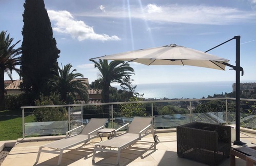 Saint Antoine Villa | Moderne Villa mit Meerblick und Schönem Garten
