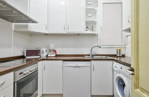 L'Antiga Esquerra de l'Eixample Apartment | Modernist style apartment in central Barcelona