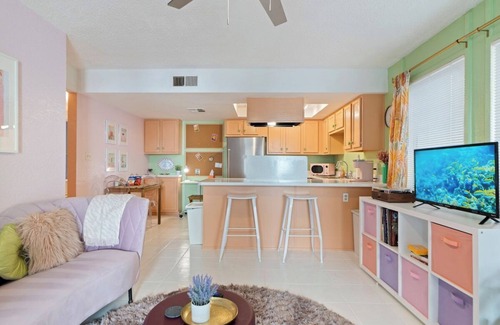 Marble Condo | Modernized 1BR Condo w/shared Pool & Spa