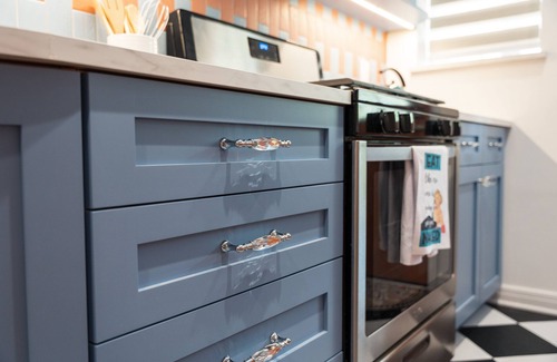 Neartown Apartment | Modernized Retro Home In The Montrose
