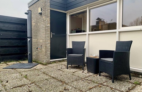 Sint Maartensvlotbrug House | Modernly furnished, ground-level 2-bedroom bungalow, close to forest, beach and sea. Free WiFi, washing machine and dryer