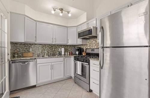 Turner Park House | ModernNest-KS Bed| Fire Pit Near TU Expo Downtown