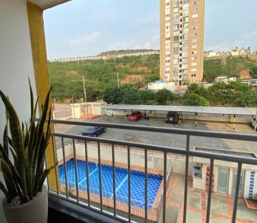 Los Patios Apartment | Moderno apartamento con wifi y piscina, ideal para teletrabajo o descanso en familia