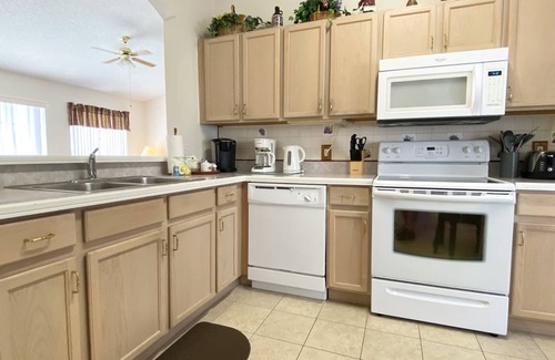 Greater Groves House | Modest Charmer W/Private Pool