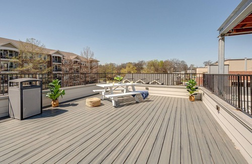 Melrose House | Modest Melrose - 5 Mins to Broadway - Rooftop Deck