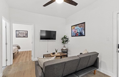 Ybor City Apartment | Modish 1BR Apartment in Cigar City with Parking