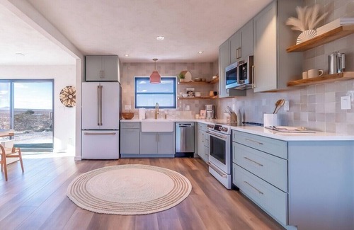 Twentynine Palms House | Mojave Palms · Epic Mojave Views + Sauna & Pool