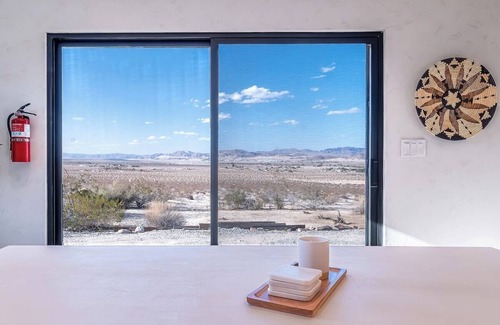 Twentynine Palms House | Mojave Palms · Epic Mojave Views + Sauna & Pool