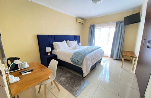Gaborone Bed & Breakfast | Mokolodi Hide out