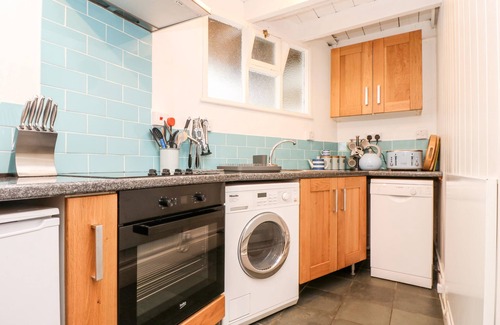 Mousehole Cottage | MOLE COTTAGE, pet friendly, character holiday cottage in Mousehole