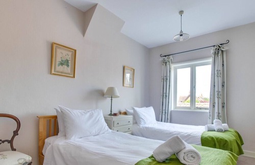 Orford House | Mole Cottage - Three Bedroom House, Sleeps 6