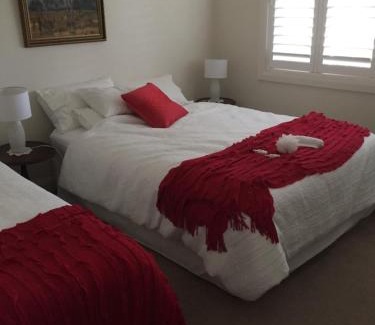 Cessnock House | Molly's on Mount View - Walk to 3 Cellar Doors