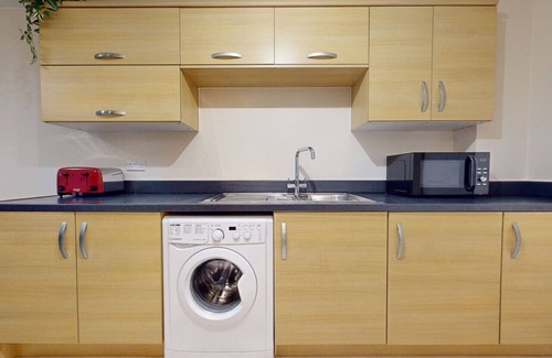 Peterborough House | Molyneux Square - Beautifully appointed 4 bedroom town house in excellent location
