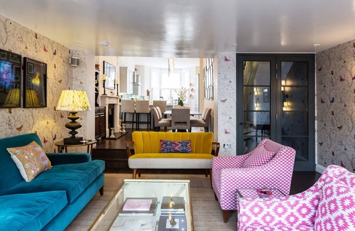 Northcote House | Moments from Northcote Road, 6min Clapham Junction, 7mins into Central London