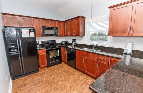 Whalehead Beach House | Moms Dream- Oceanside, Comm Pool, Hot Tub, Yard, CB10, Dads Mercedes