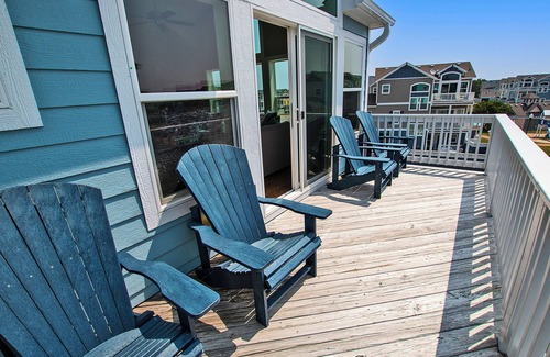 Whalehead Beach House | Moms Dream- Oceanside, Comm Pool, Hot Tub, Yard, CB10, Dads Mercedes