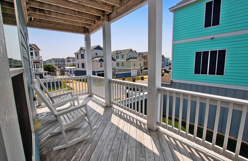 Whalehead Beach House | Moms Dream- Oceanside, Comm Pool, Hot Tub, Yard, CB10, Dads Mercedes