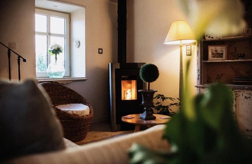 Pierreclos Apartment | 'Mon instant présent' de Miss.K Conciergerie