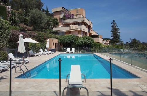 Roquebrune-Cap-Martin Apartment | Monaco Country Park 2 bed, 2 bath, garden, pool, beach apt with parking