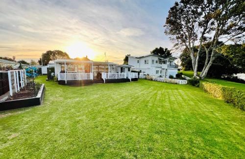 Athenree House | Monarch Cottage on the Estuary