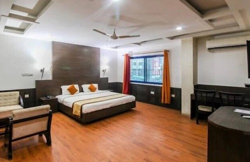 Charbagh Hotel | Monarch Inn
