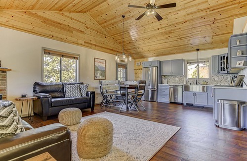Cripple Creek Cabin | Monarch Landing, A Cozy Cabin w/360 Mountain Views