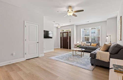 Taylors House | Monarch Meadow - 15 min to Downtown Greenville!