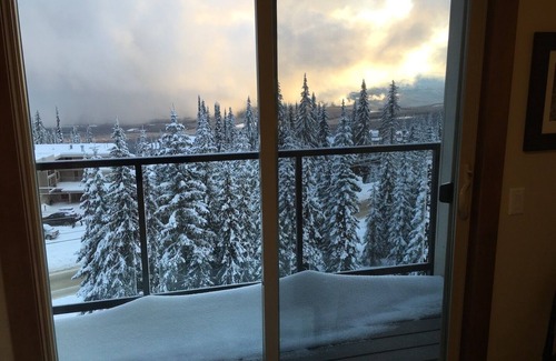 Big White Ski Resort House | Monashee Inn. @ Big White.