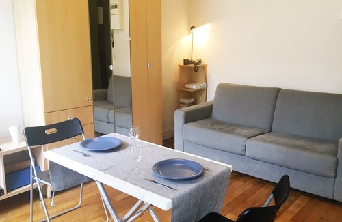 17th Arrondissement Apartment | Monceau (Claude Pouillet) ID 302