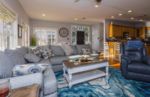 Foley House | Monet On The Bay I- Elevator, Hot Tub, Pier, Stunning 5 Star View!