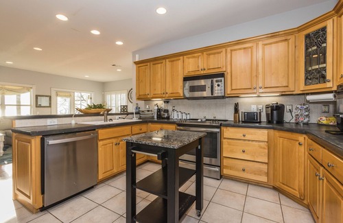 Foley House | Monet On The Bay I- Elevator, Hot Tub, Pier, Stunning 5 Star View!