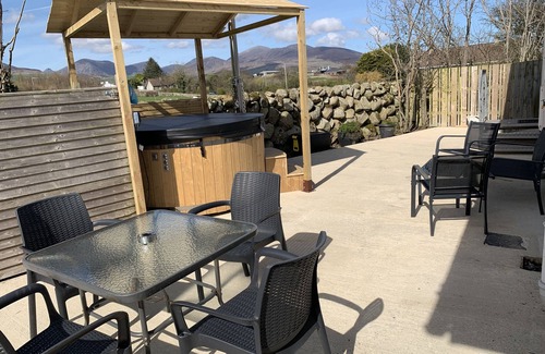 Annalong House | MONEYDARRAGE COTTAGE - mountain and sea views (Hot Tub available for hire)