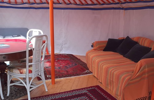 Vernoil-le-Fourrier Cabin | mongolian yurt
