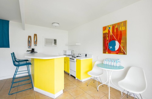 Desert Park Estates Hotel | Monkey Tree Hotel 5 by AvantStay | Stylish Hotel in Palm Springs w/Pool!