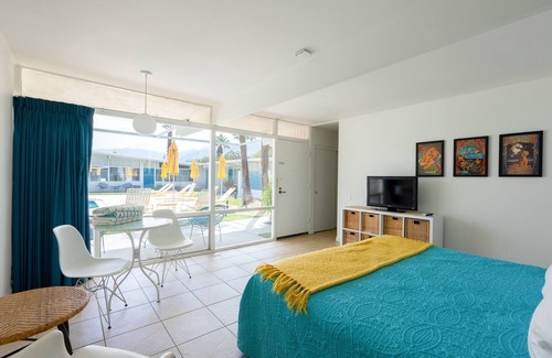 Desert Park Estates Hotel | Monkey Tree Hotel 10 by AvantStay | Stylish Hotel in Palm Springs w/Pool!
