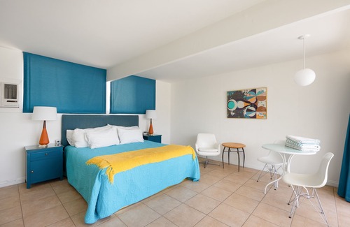 Desert Park Estates Hotel | Monkey Tree Hotel 10 by AvantStay | Stylish Hotel in Palm Springs w/Pool!