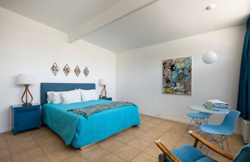 Desert Park Estates Hotel | Monkey Tree Hotel 17 by AvantStay | Stylish Hotel in Palm Springs w/Pool!