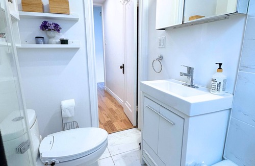 Cote-Des-Neiges—Notre-Dame-De-Grace Apartment | Monkland Cozy Plex