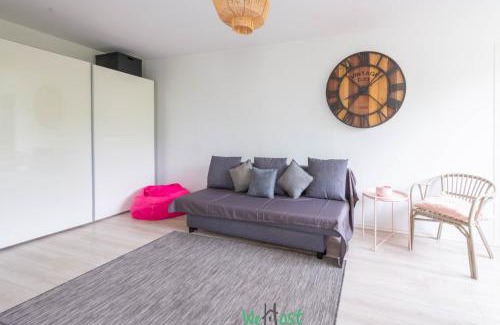 Guyancourt Apartment | Monnet - Versailles - CI - Relaxing getaway 30 minutes from Paris for 4 people