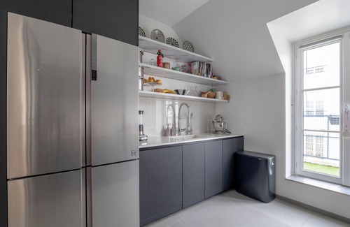 Prince–Marmottan Apartment | Monochrome Heights, by Veeve