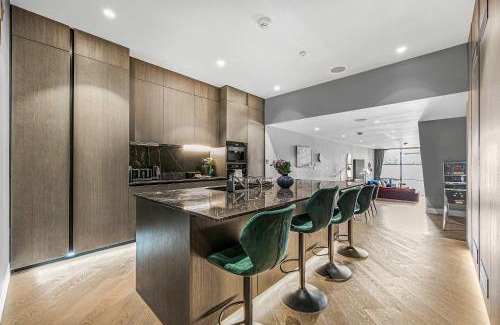 Moffat House | Monochrome Majesty - Soho - by Frankie Says