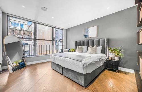 Moffat House | Monochrome Majesty - Soho - by Frankie Says