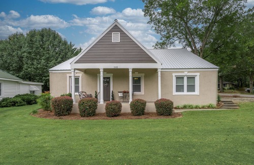 Monroe Apartment | Monroe property near Antiques and Football
